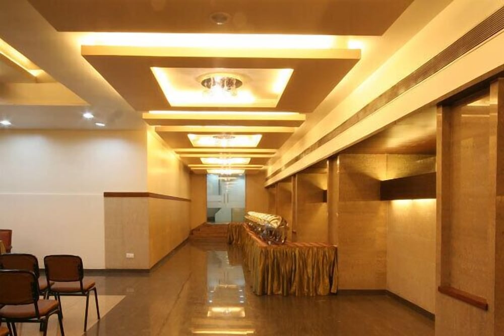 Hotel Dhiraj 12/19