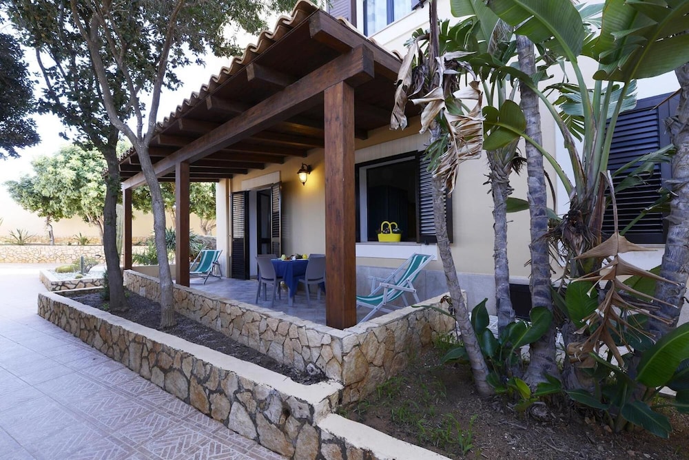 Oasis Hotel Residence and Resort 1/46