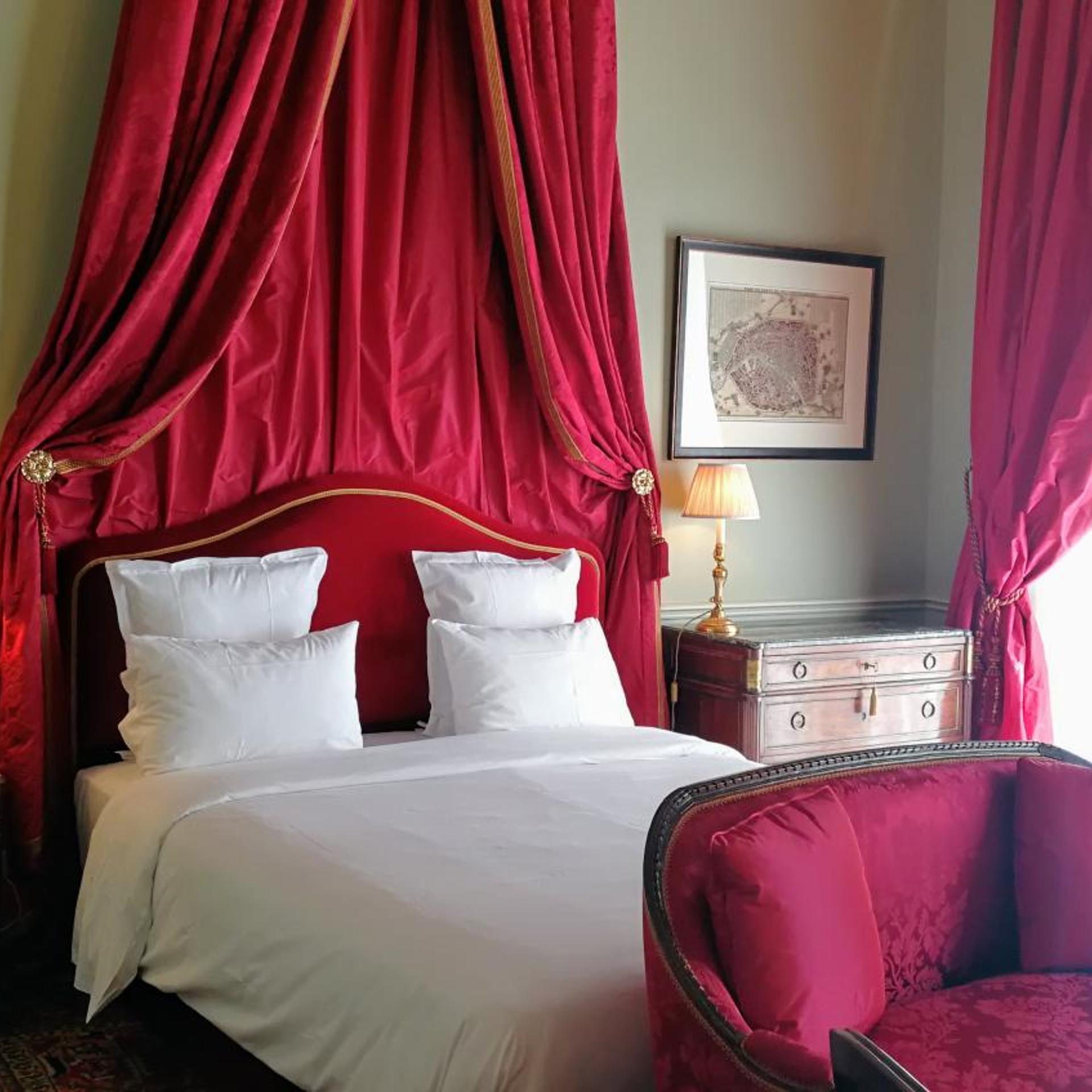Ambassador, Suite