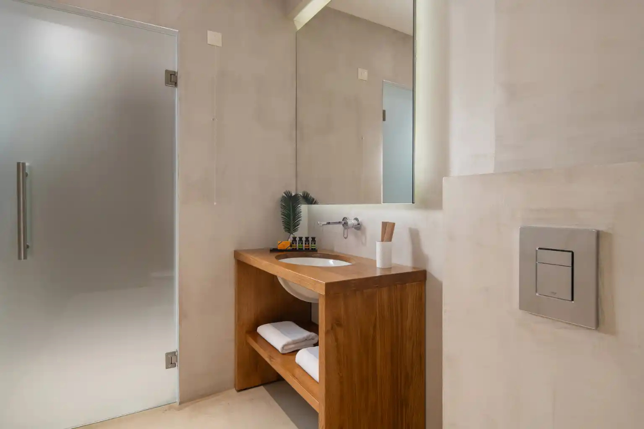 The Oak Hotel 101/101