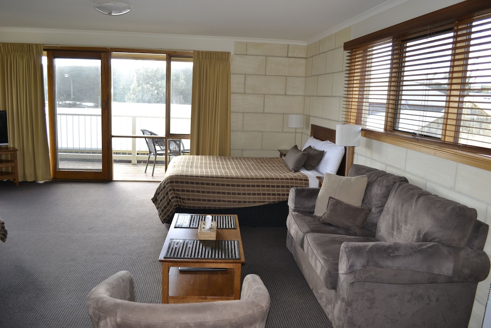 LOCH ARD MOTOR INN 33/63