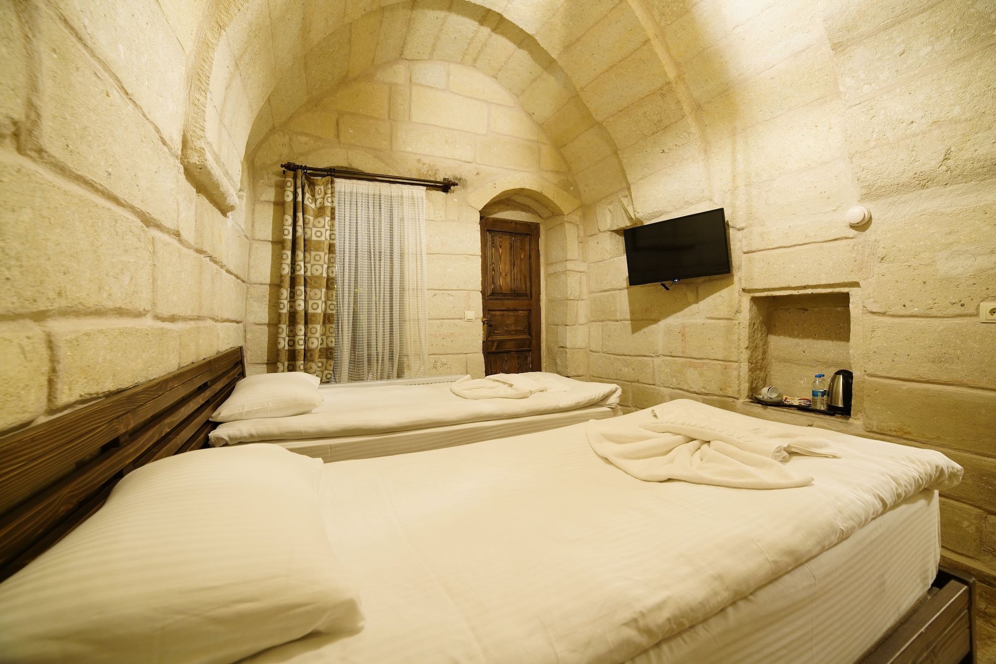 Stone, Standard, Twin Beds