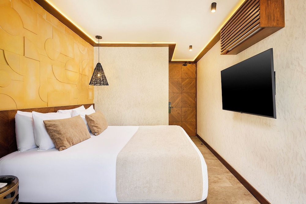 Golden Valley Hotel 20/50