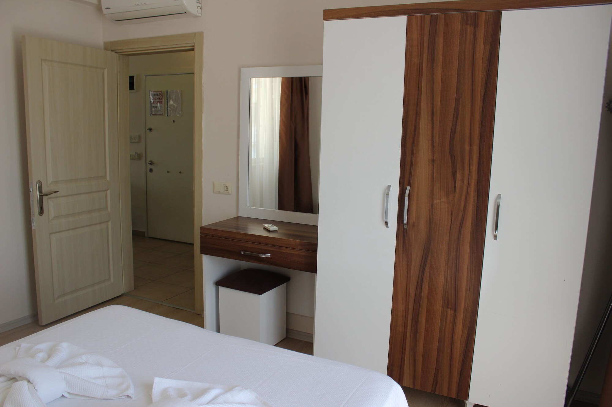 1 BEDROOM, SUITE, POOL VIEW, KITCHEN