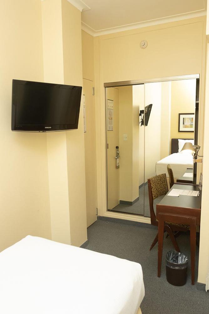 Austral Express Hotel 17/49