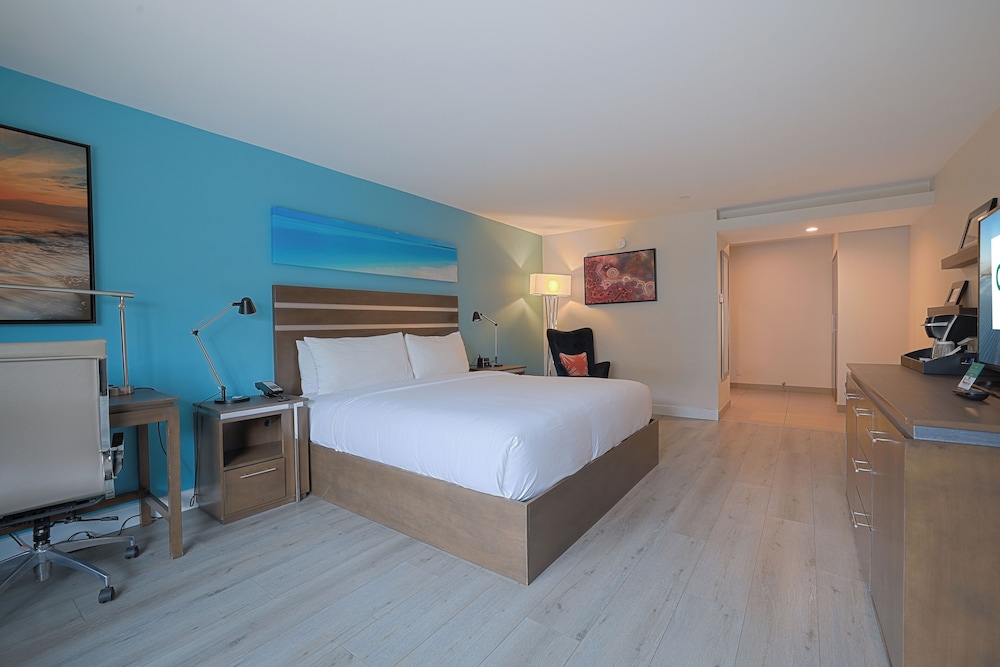 ROOM, KING BED
