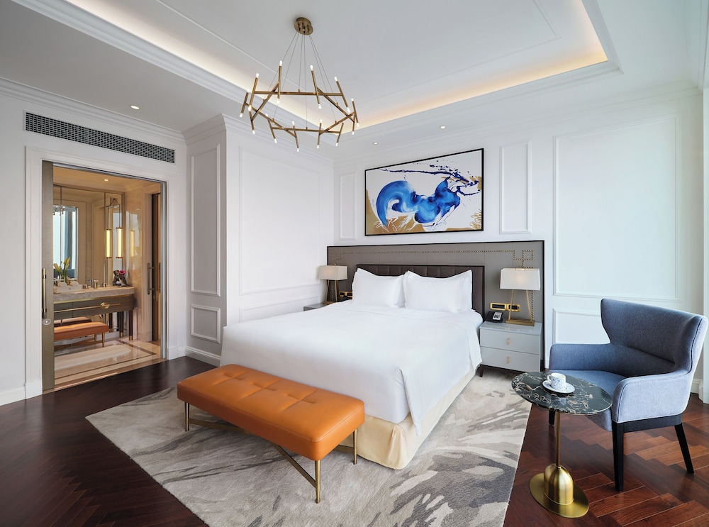 The Lixury Hotel -The Unbound Collection by Hyatt 12/50