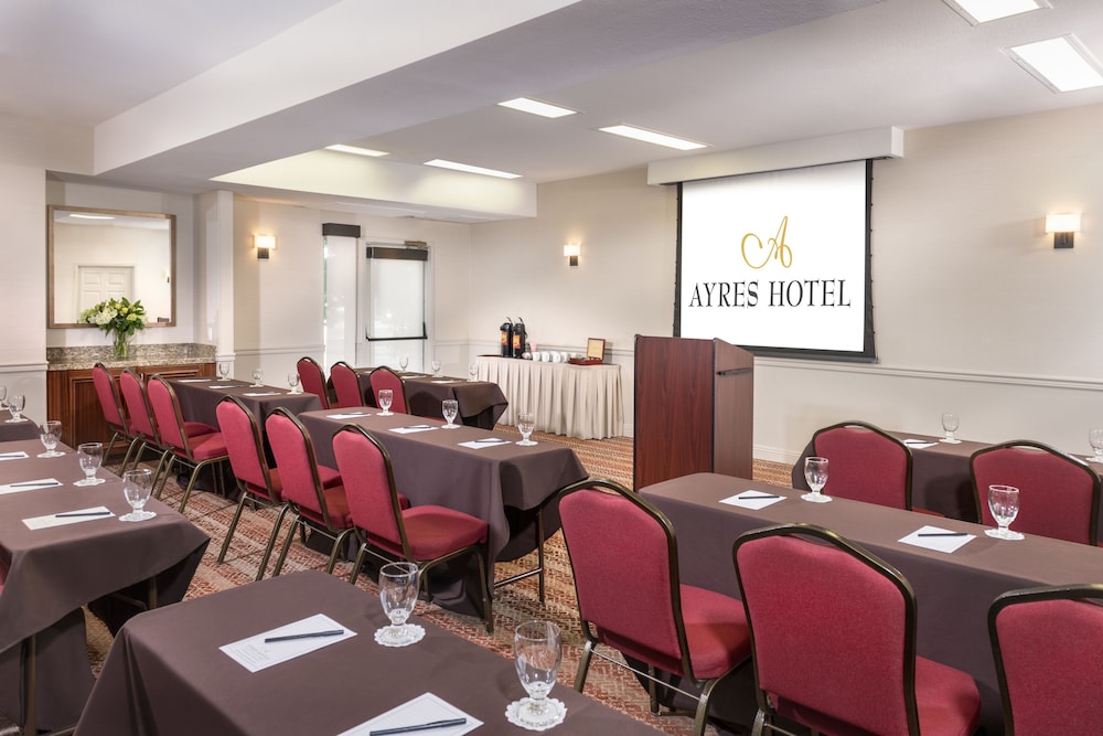 Ayres Hotel Anaheim 32/37