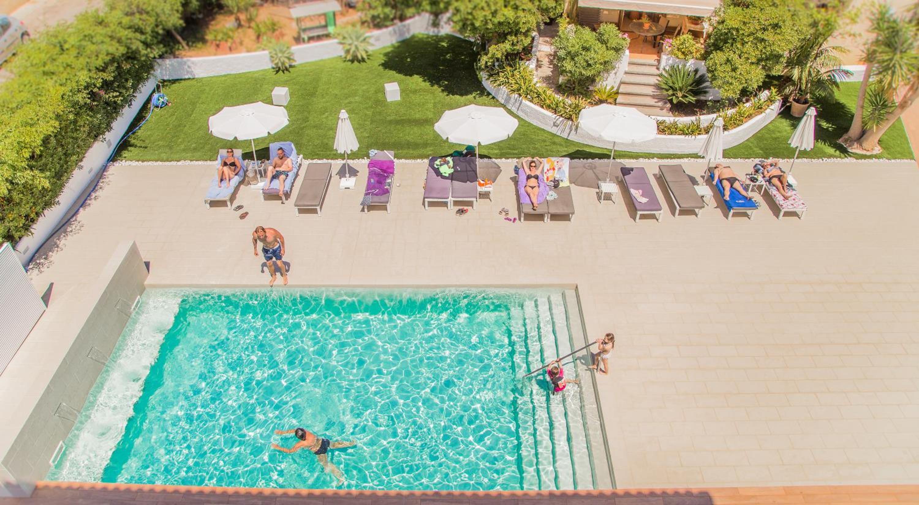 Flacalco Suites Aparthotel 4/50
