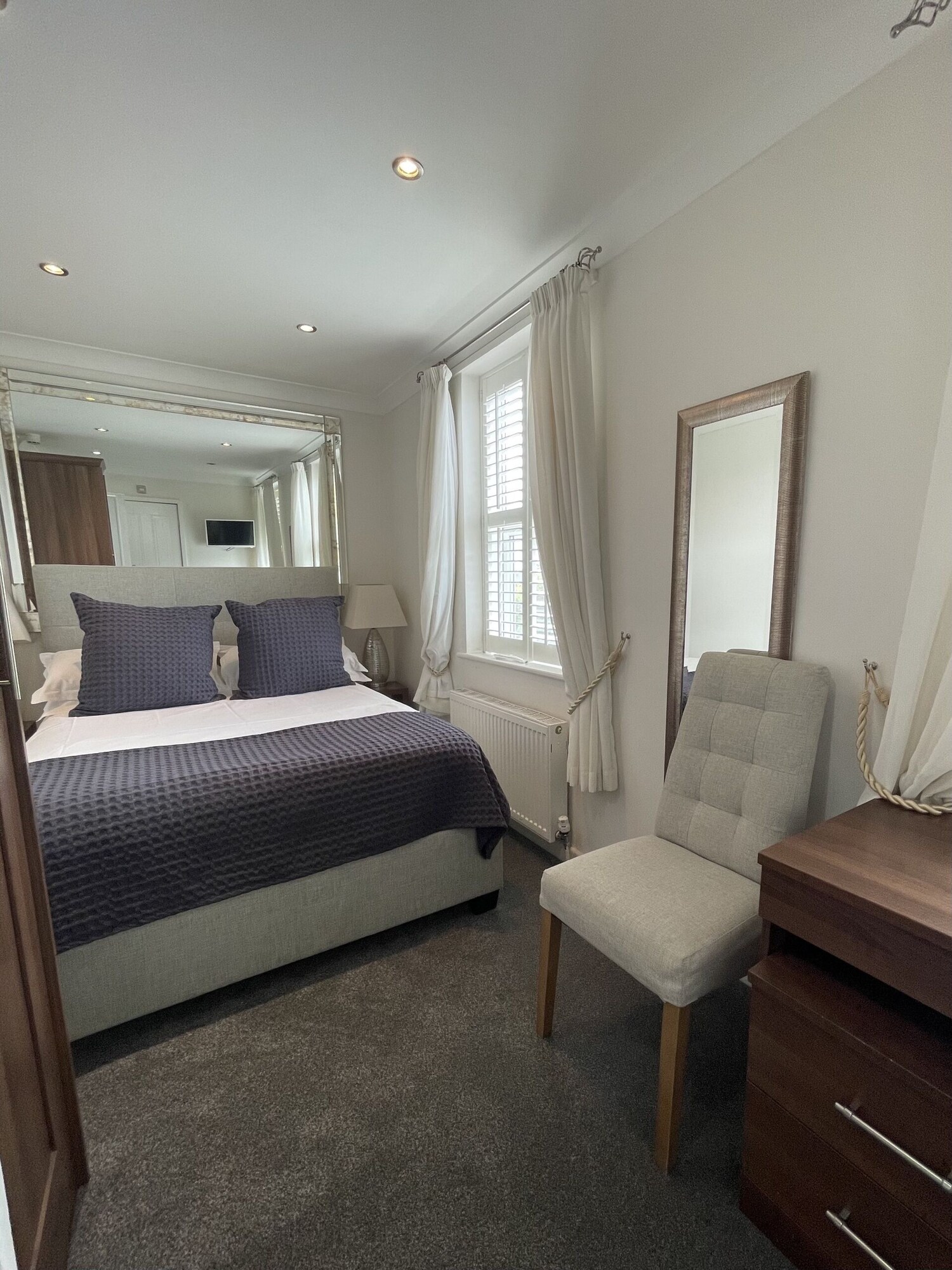 Classic, Double Bed, Garden View, Small