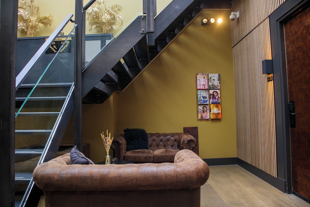 Manzos Suites 38/50
