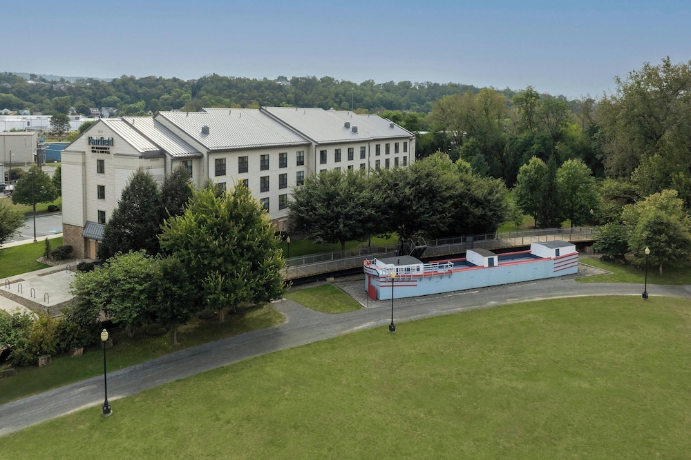 Fairfield Inn Suites Cumberland 43/50