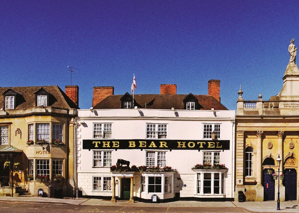 The Bear Hotel 1/33