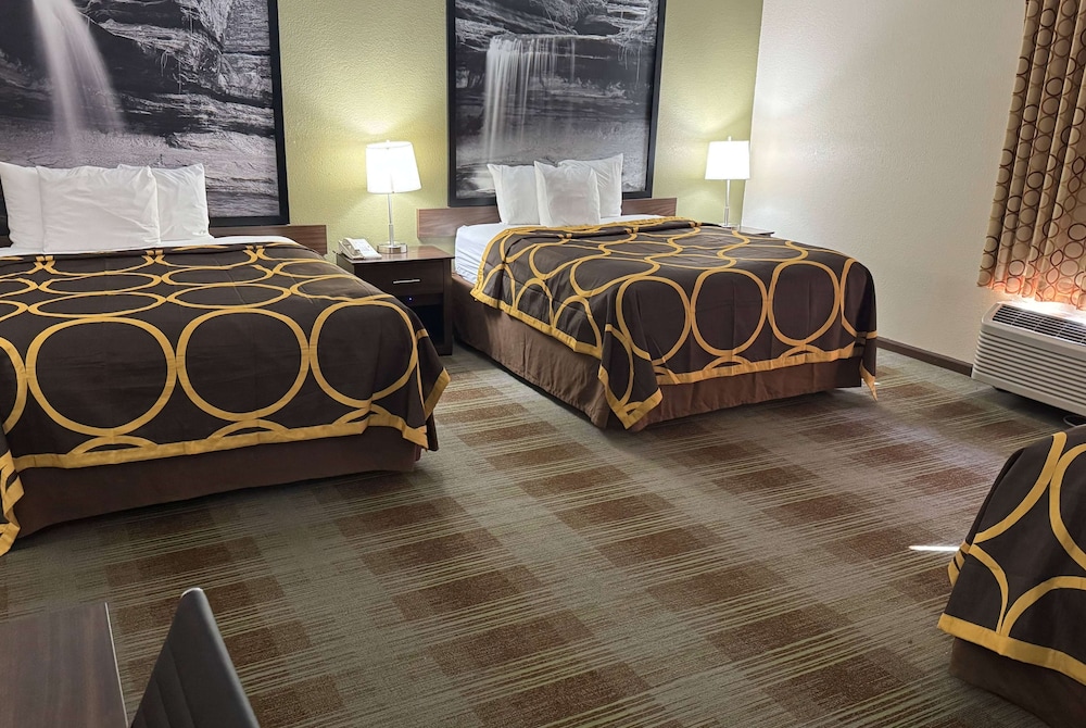 Super 8 by Wyndham Lincoln IL 19/44