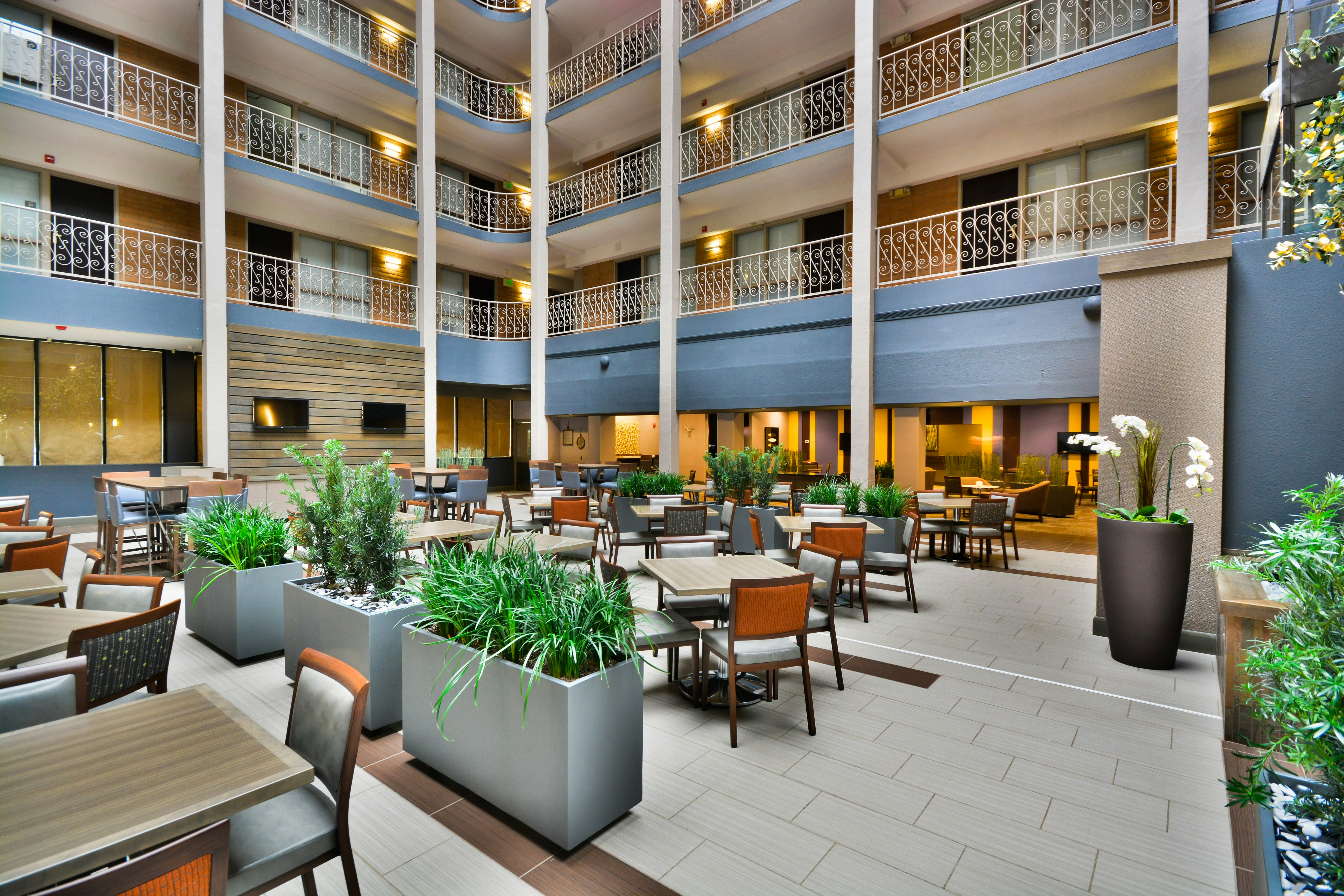 Embassy Suites by Hilton Denver Central Park 16/21