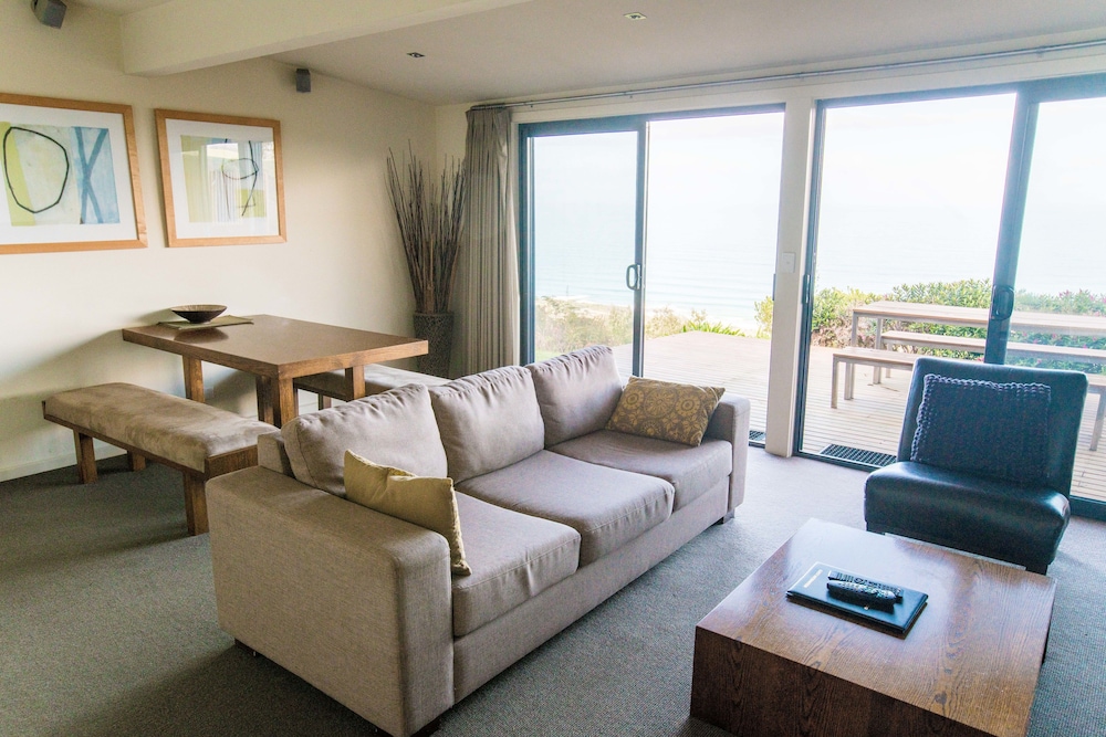 BEACON POINT OCEAN VIEW VILLAS 38/70