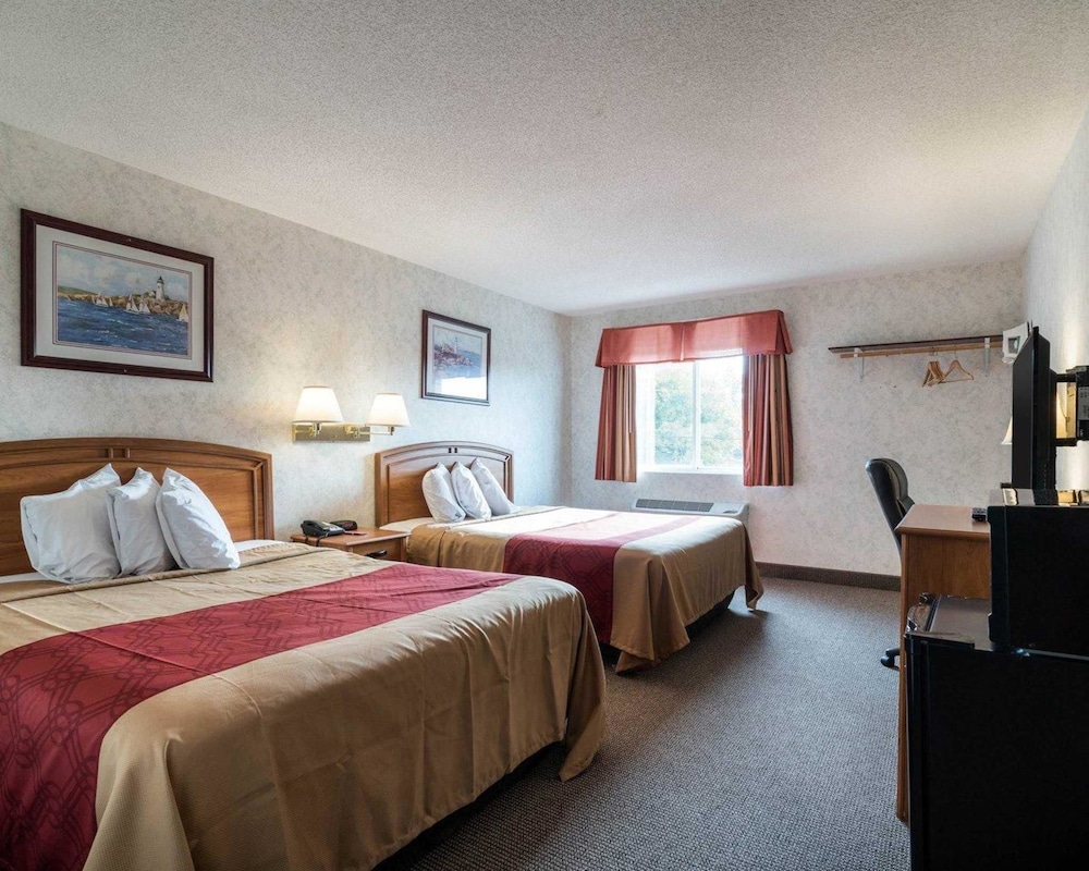 Econo Lodge Inn & Suites Canandaigua - Fingers Lake Area 13/37