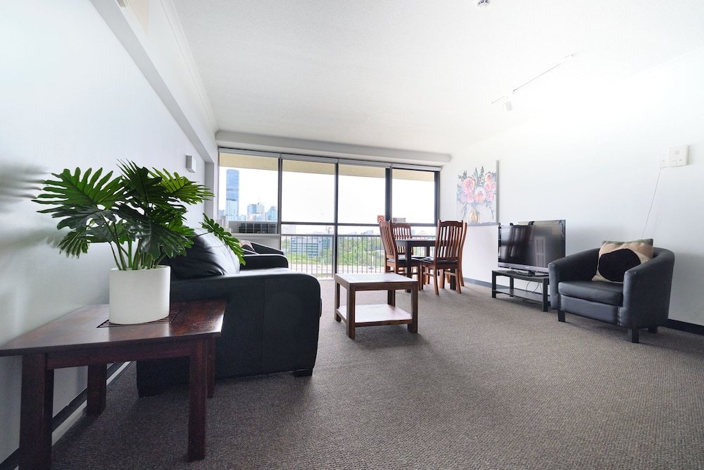 River Plaza Apartments 24/50
