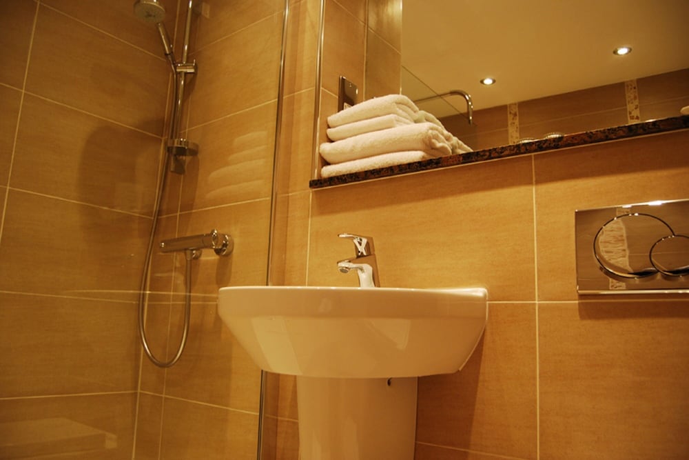 The Tontine Hotel 33/64