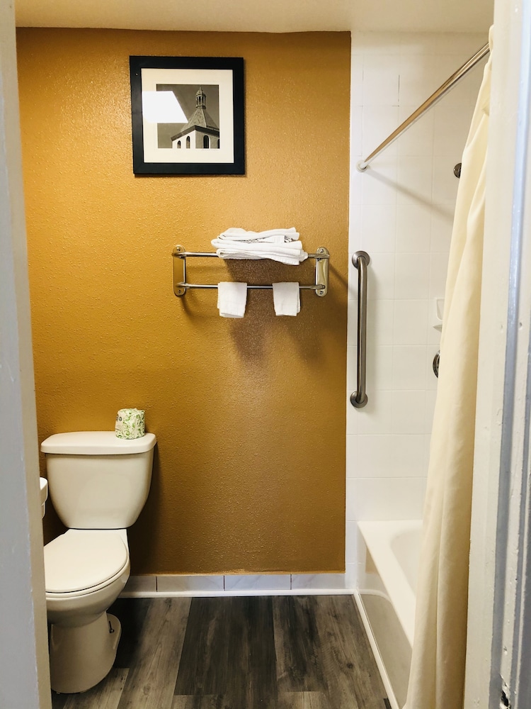 Casa Blanca Inn & Suites 23/67