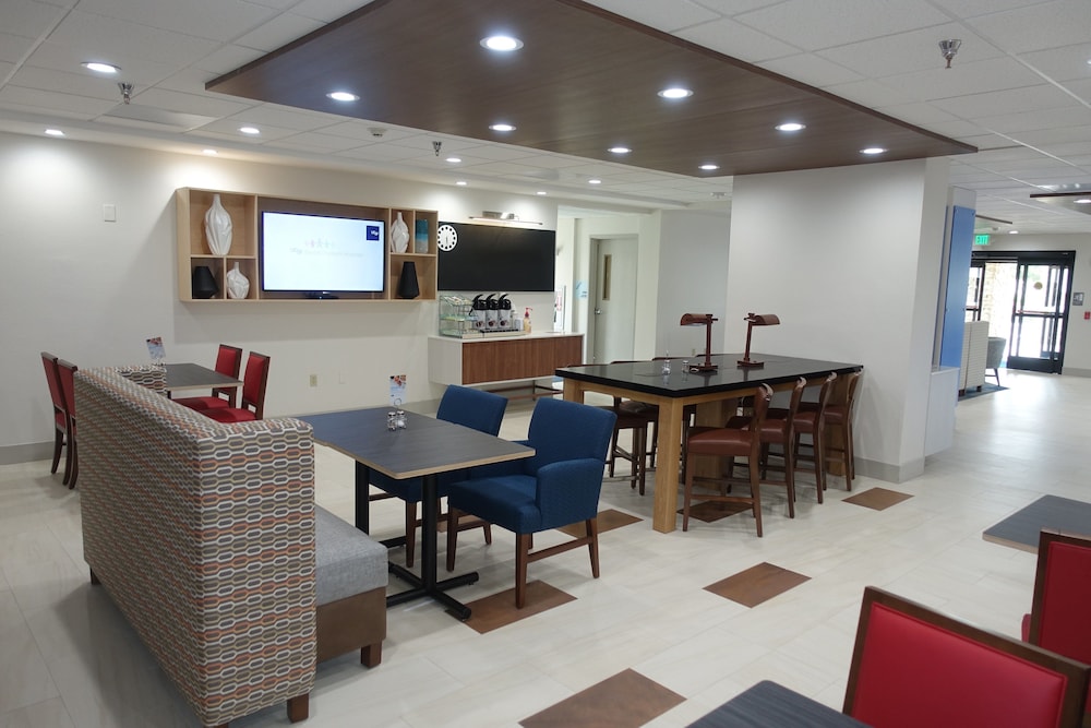 Holiday Inn Express Suites Brentwood 10/29