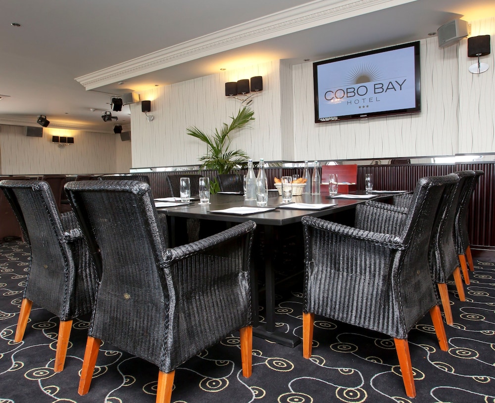 Cobo Bay Hotel 37/45