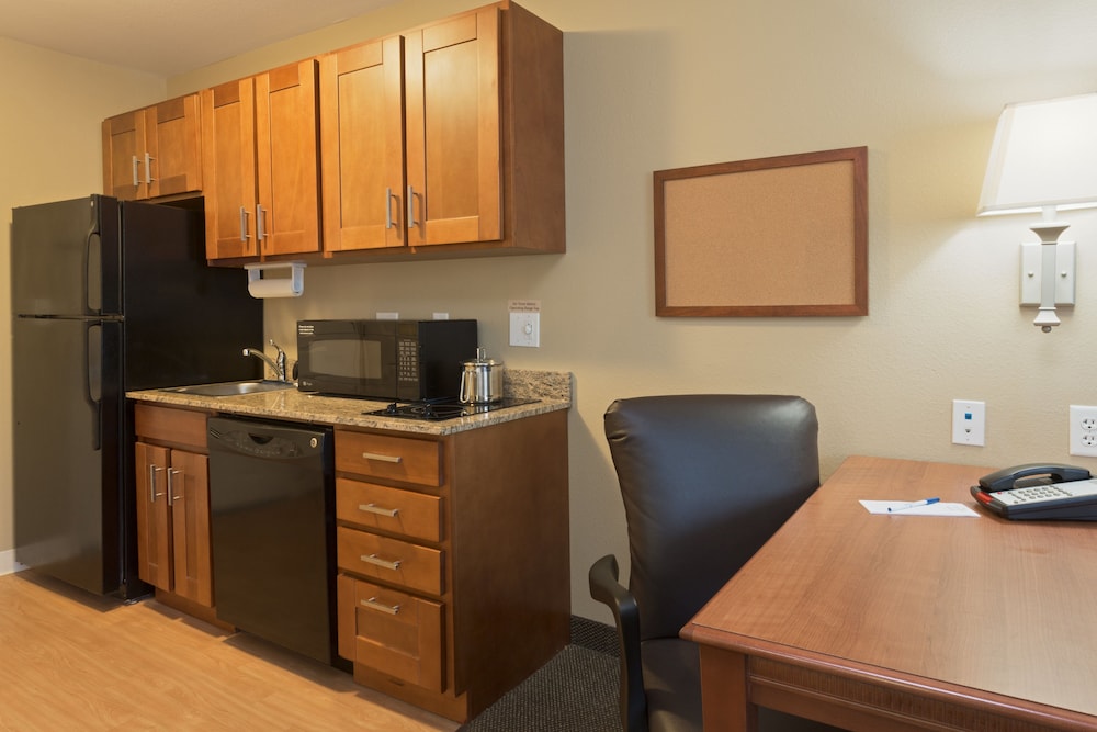 Candlewood Suites Tallahassee 36/44