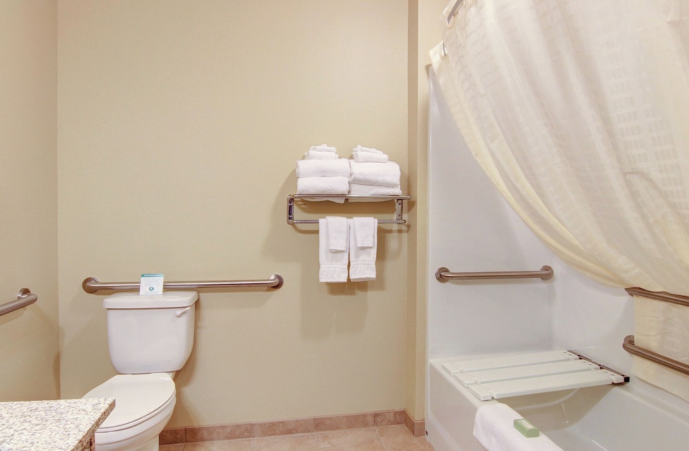 Cobblestone Inn & Suites - Carrington 66/67