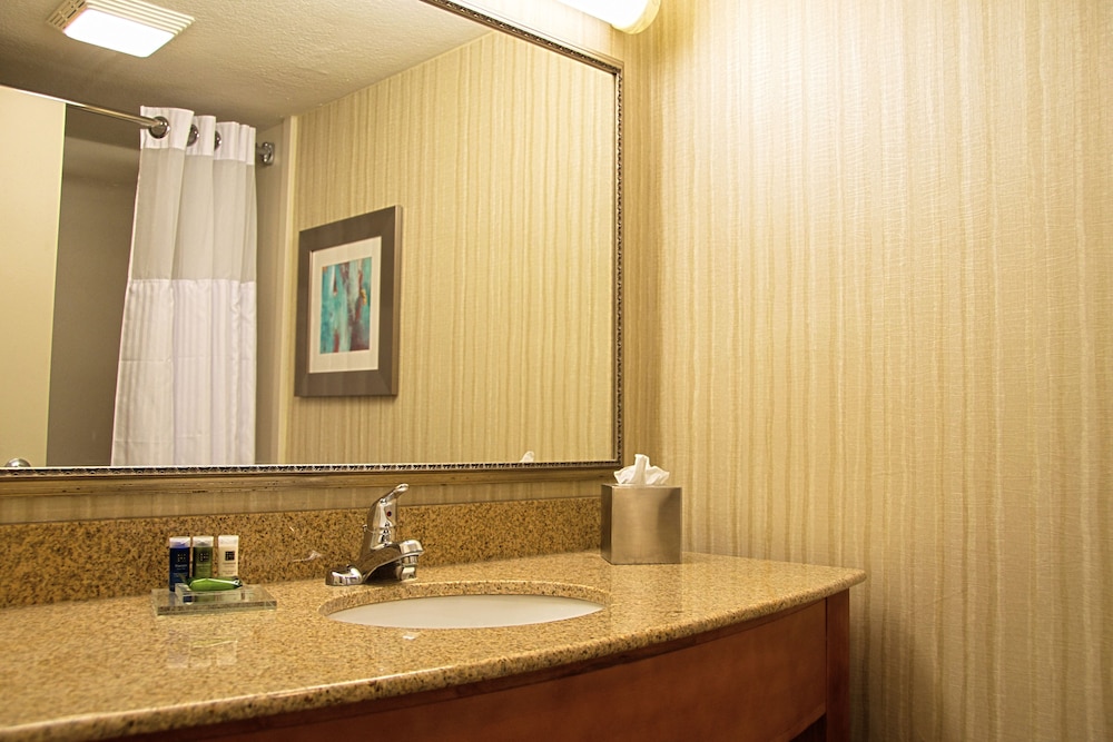 Radisson Hotel and Conference Center Coralville - Iowa City 10/61
