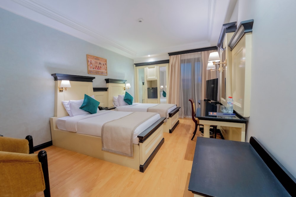 Morris Hotel 13/48