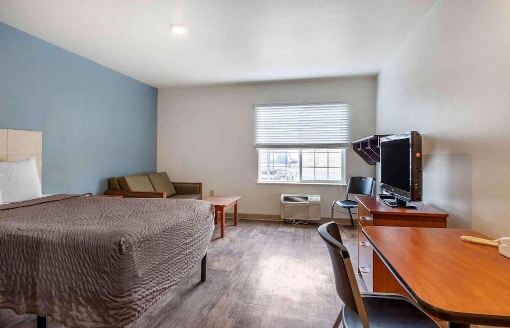 Studio 6 Extended Stay Wichita South KS 40/51