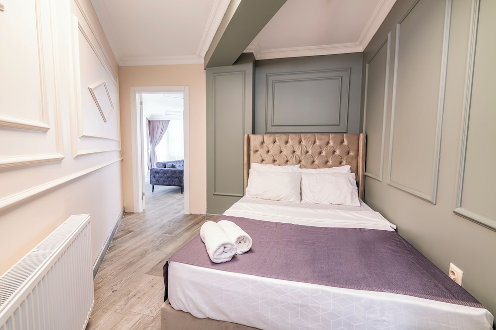 Royal Luxury Hotels & Suites 11/44