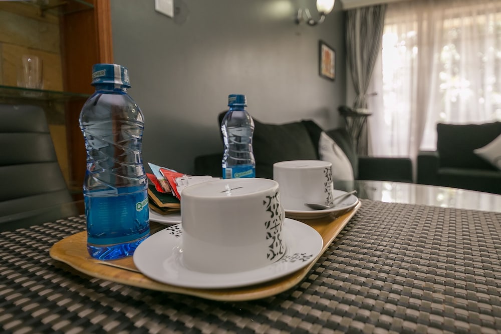 Meltonia Luxury Suites 17/50