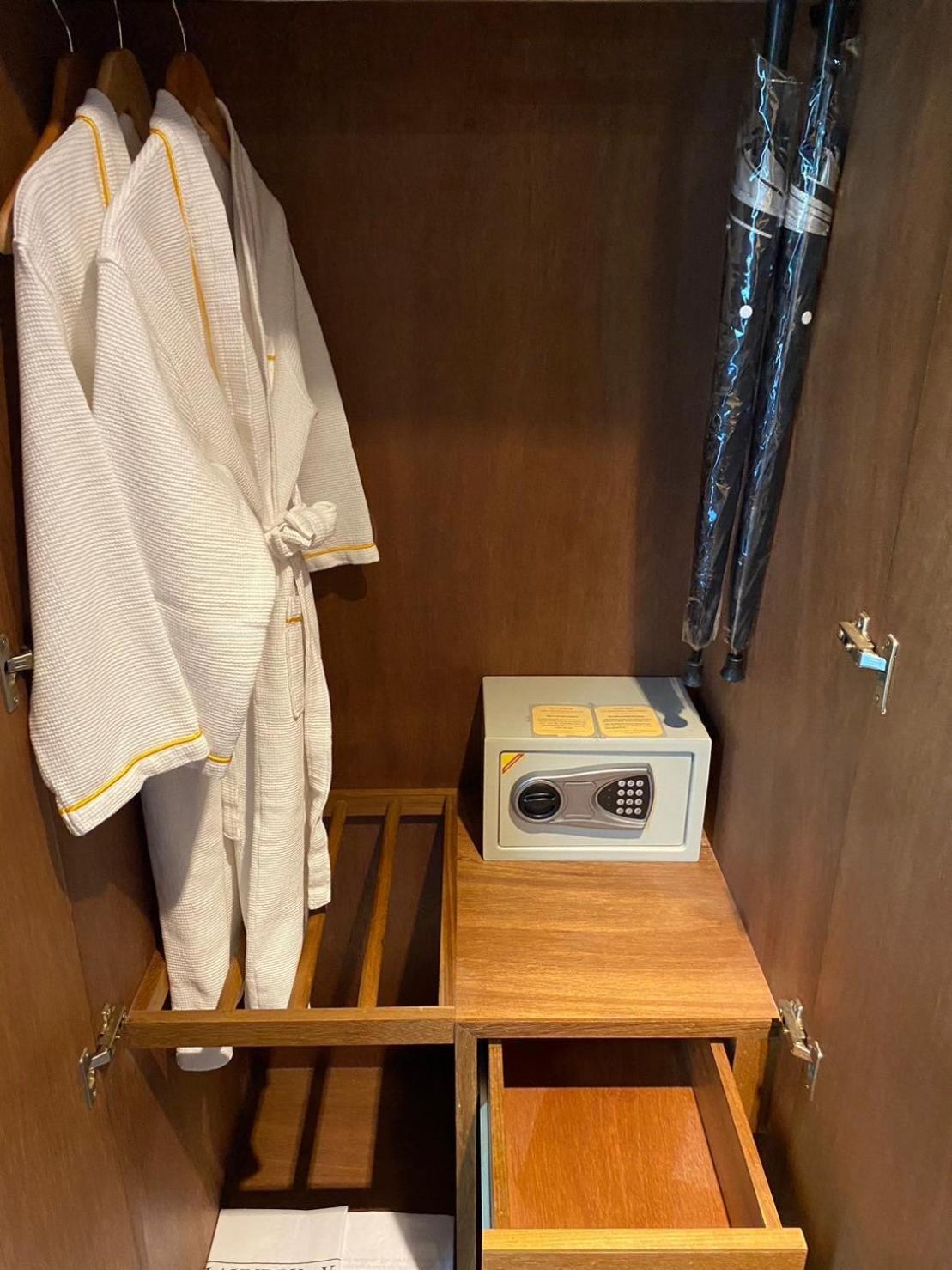 جناح، Yotaka Bangkok Hotel 9/10