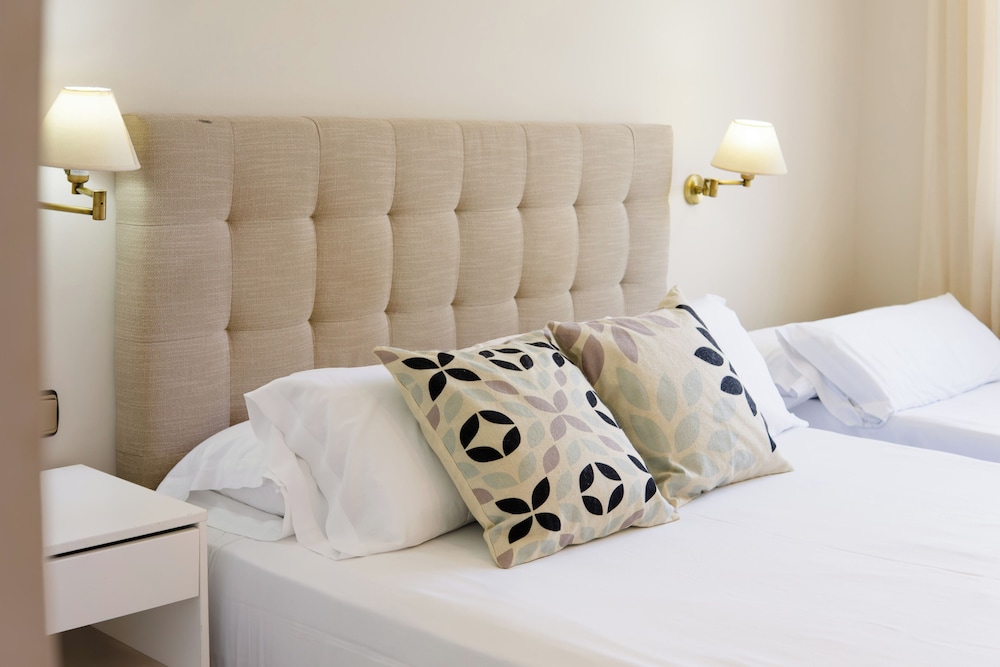 Hotel Checkin Valencia Ciscar 27/64