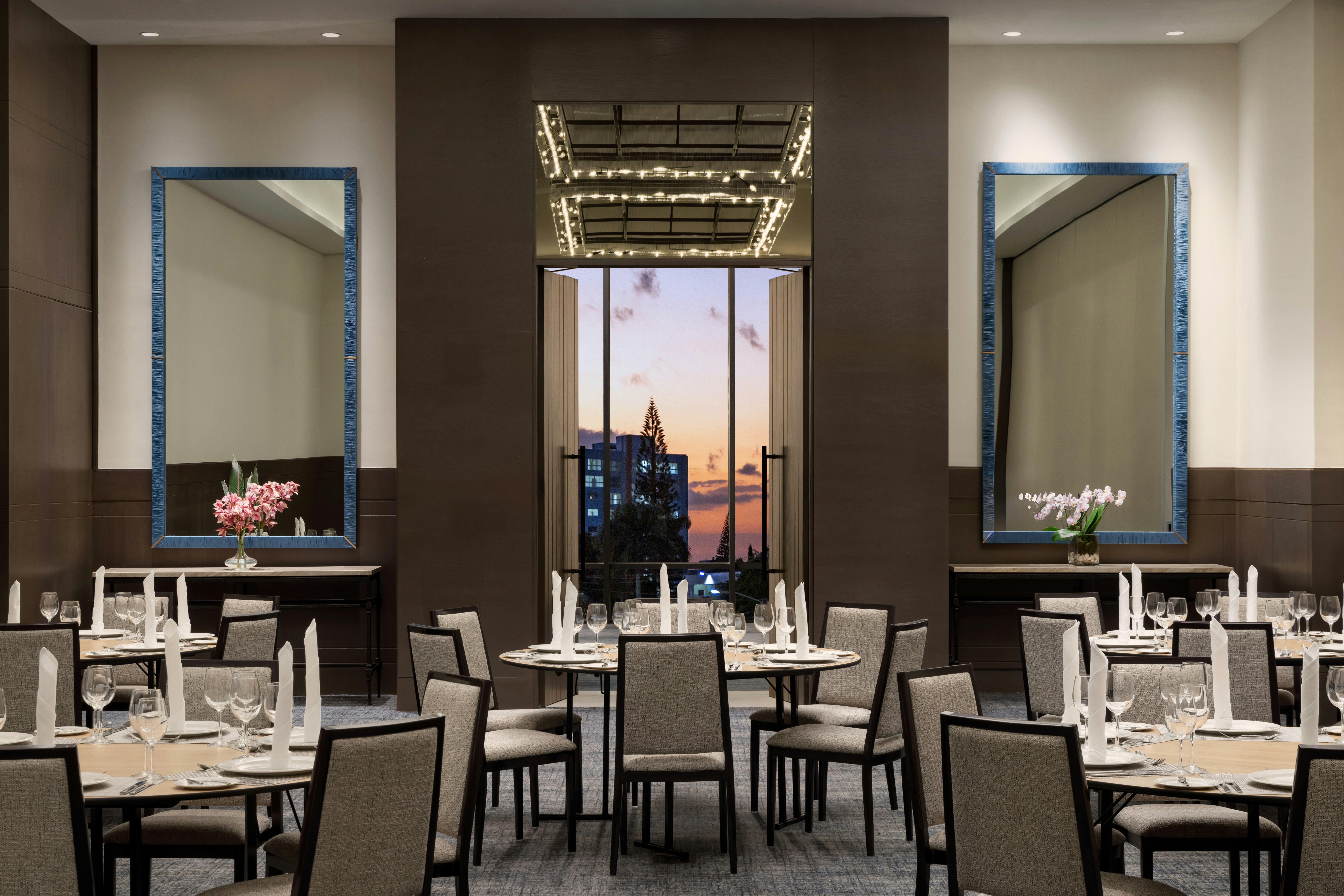 Hotel Santiago, Curio Collection by Hilton 38/59
