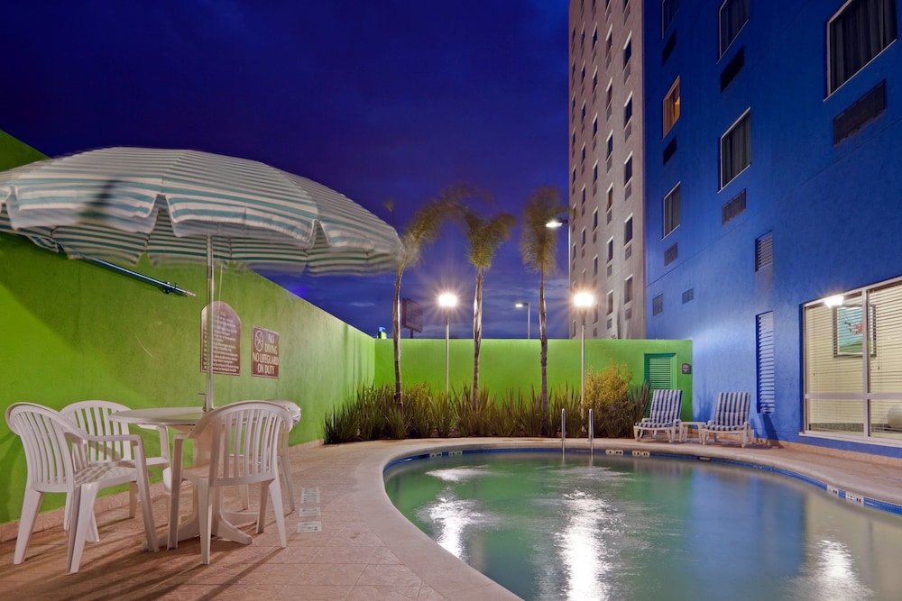 Holiday Inn Express Hotel and Suites Toluca Zona Aeropuerto 9/72