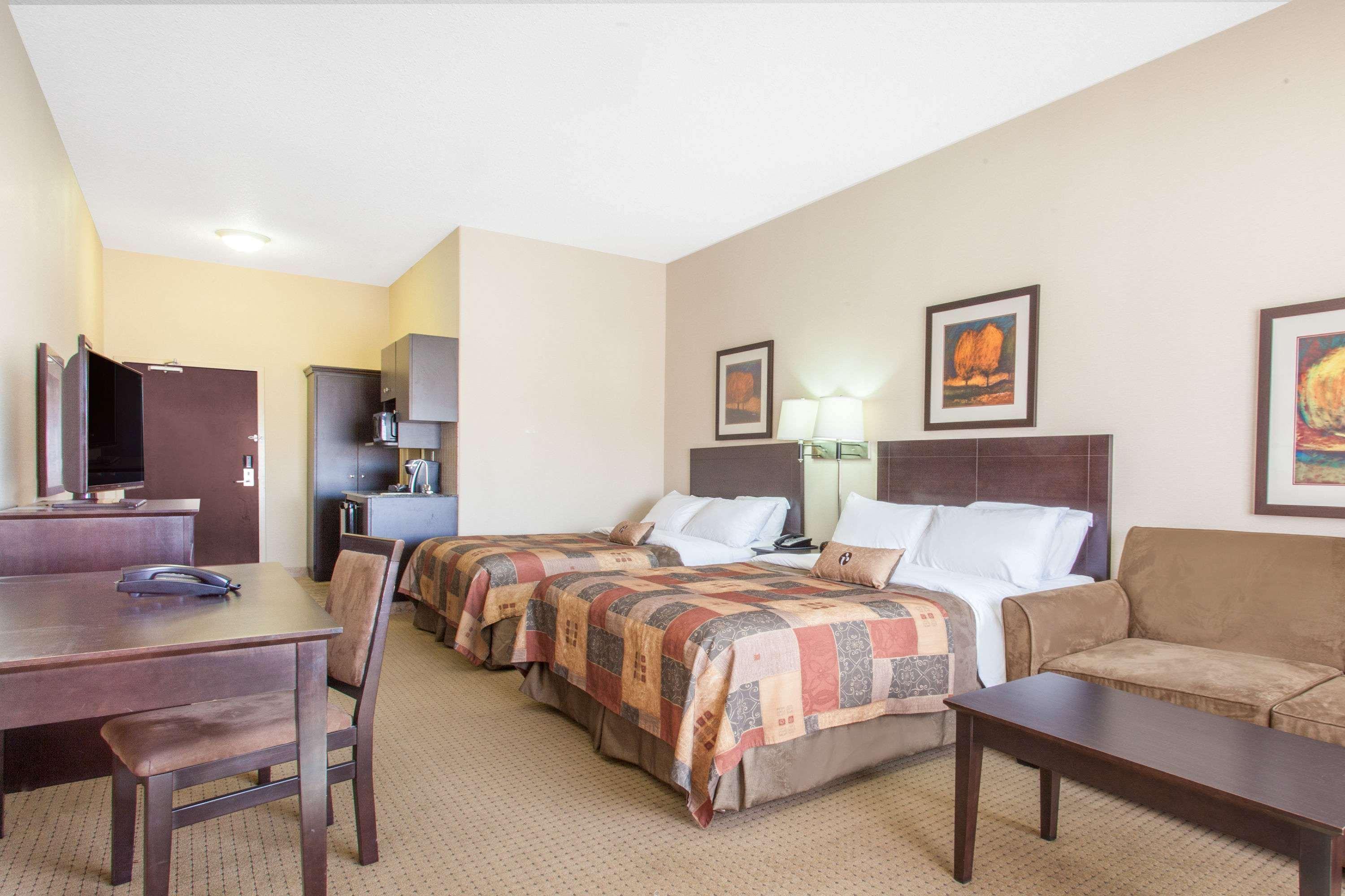 Efficiency, 2 Queen Beds