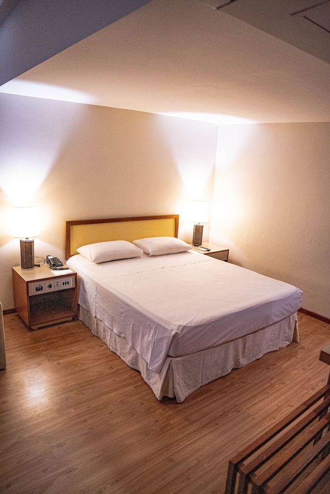 Stream, Superior, Suite, Queen Bed, Sofa