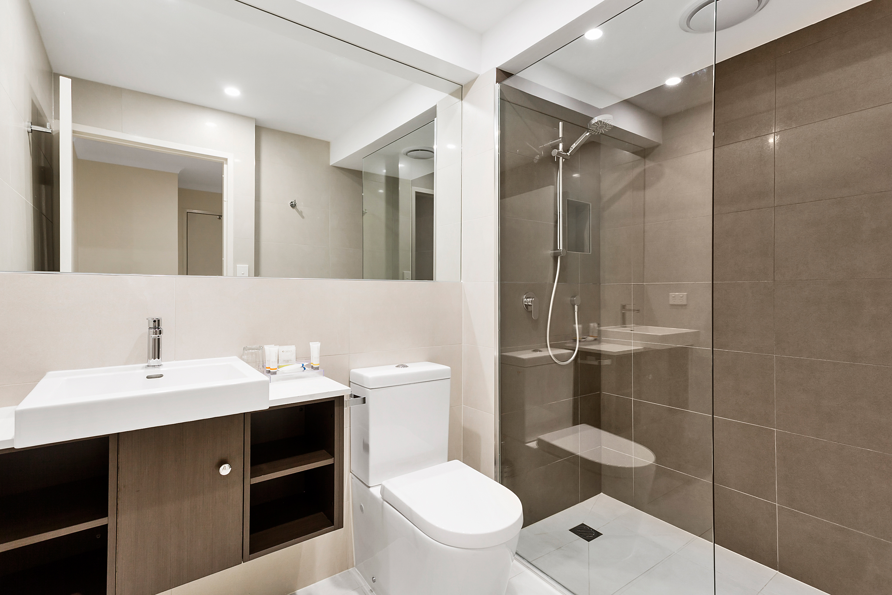 غرفة رباعية بسريرين كوين، Quality Hotel Manor 2/2