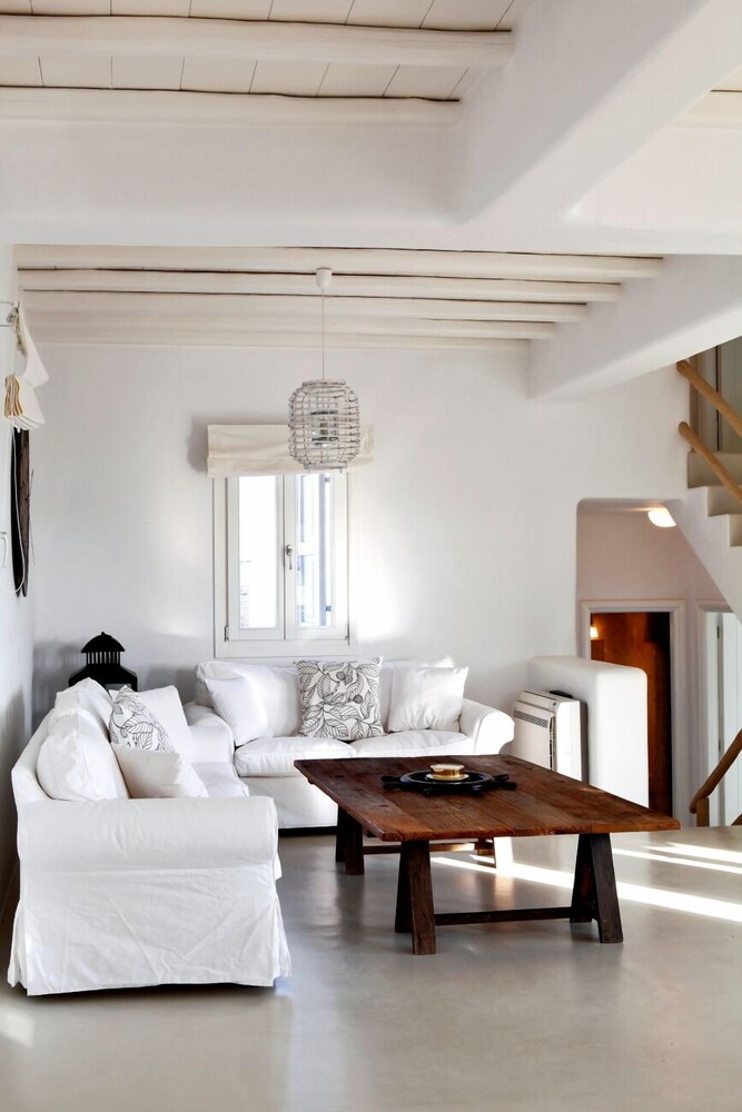Elia White Residence 9/48