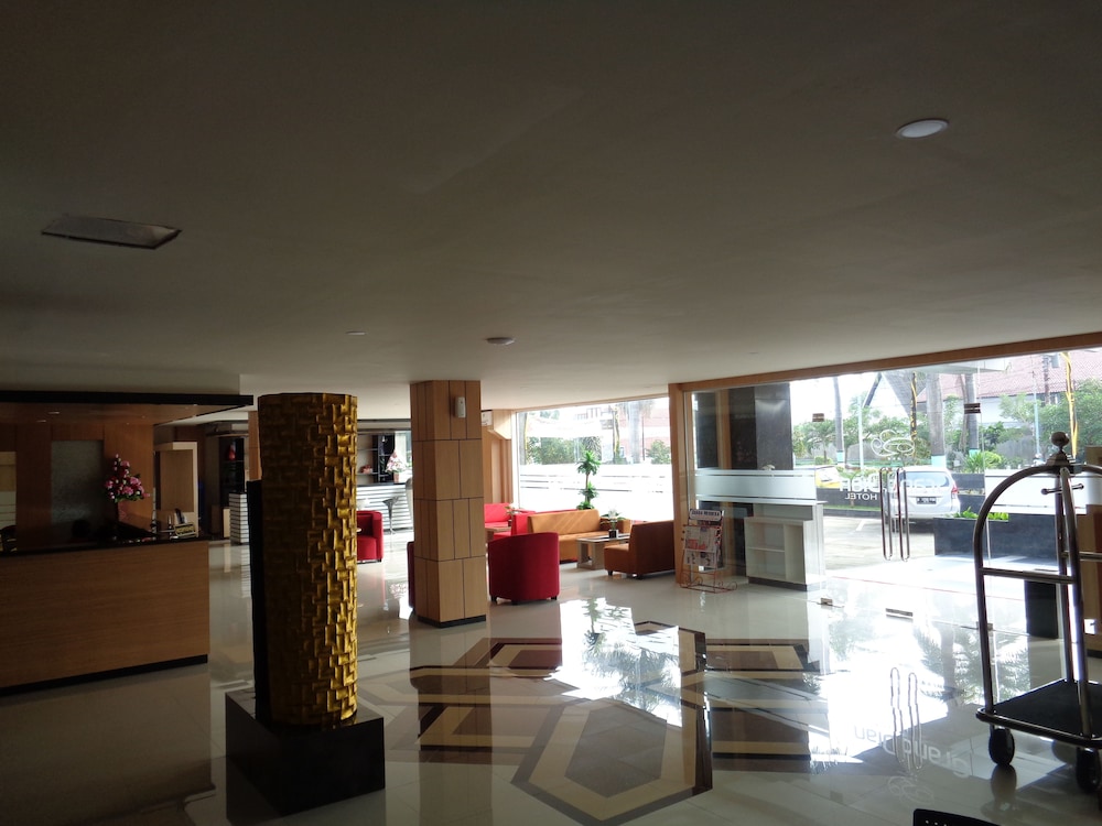 Grand Dian Slawi 18/30
