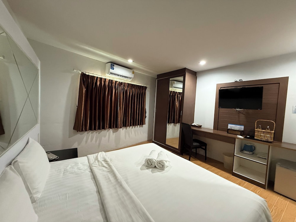 DELUXE, DOUBLE BED