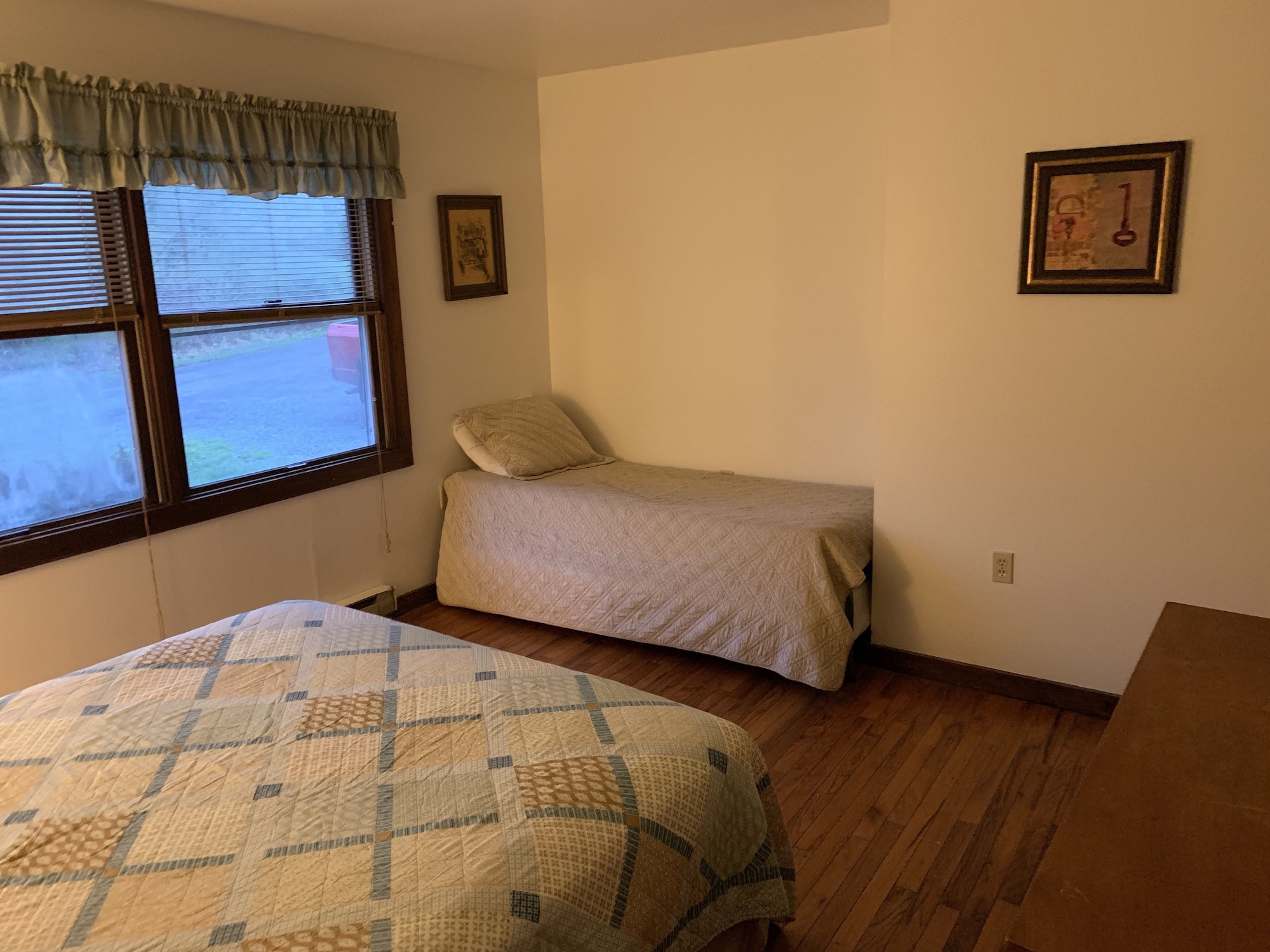 Cottage, 2 Trundle Beds, Queen Bed