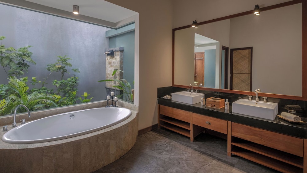 THE SHANTI RESIDENCE AND RESORT 65/66