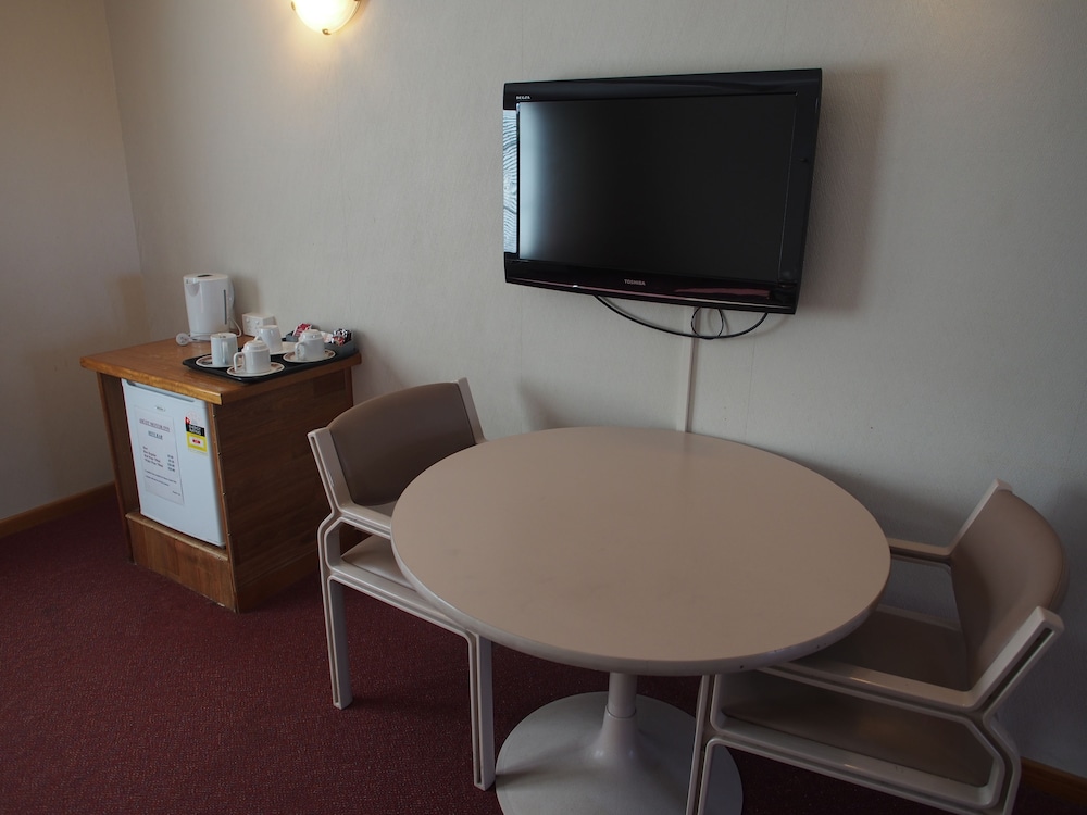 ASCOT MOTOR INN 28/32