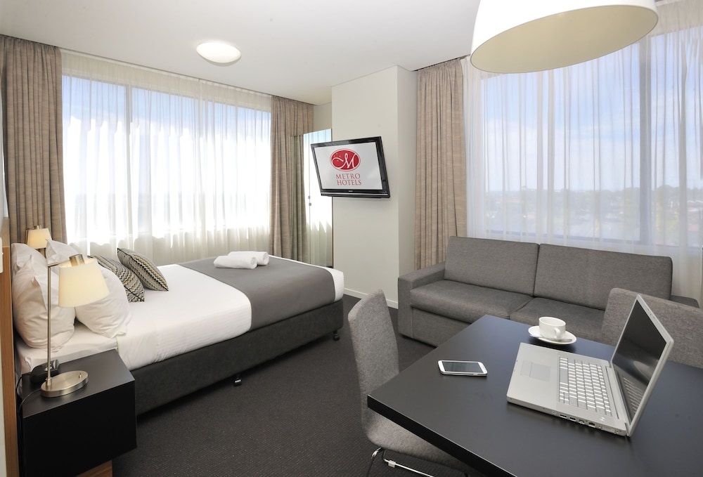 METRO HOTEL MIRANDA 20/33