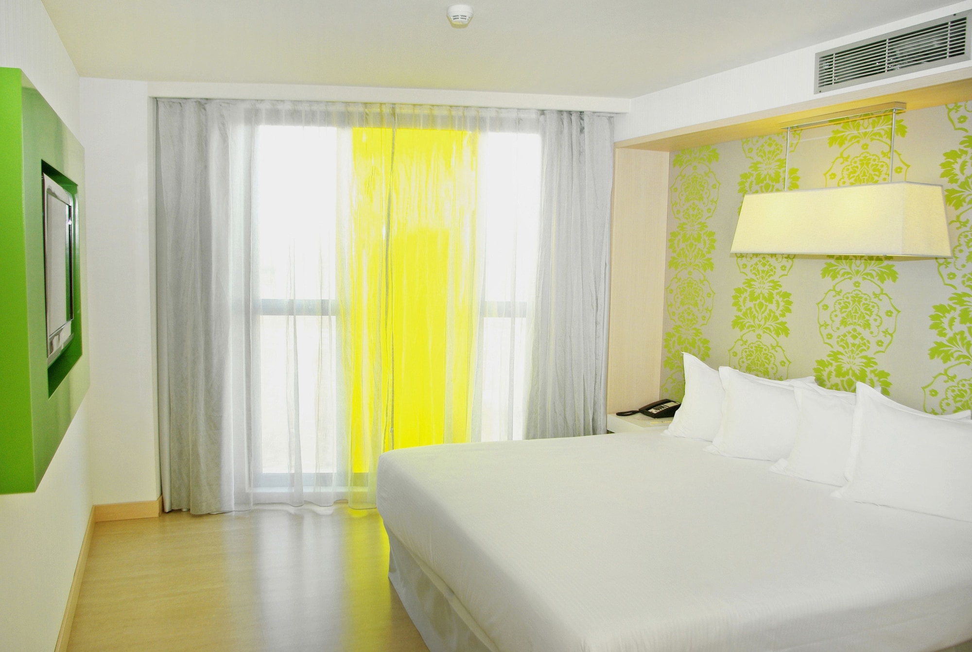 1 BEDROOM, SUITE, KING BED