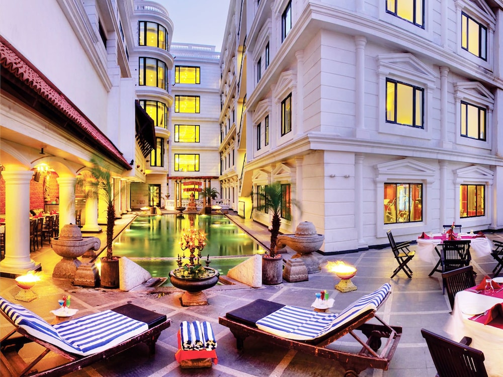 Anandha Inn Pondicherry 32/48
