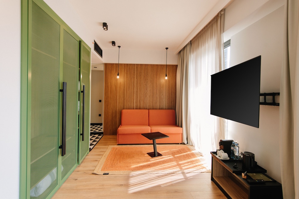 Hotel 21, Tbilisi 45/57